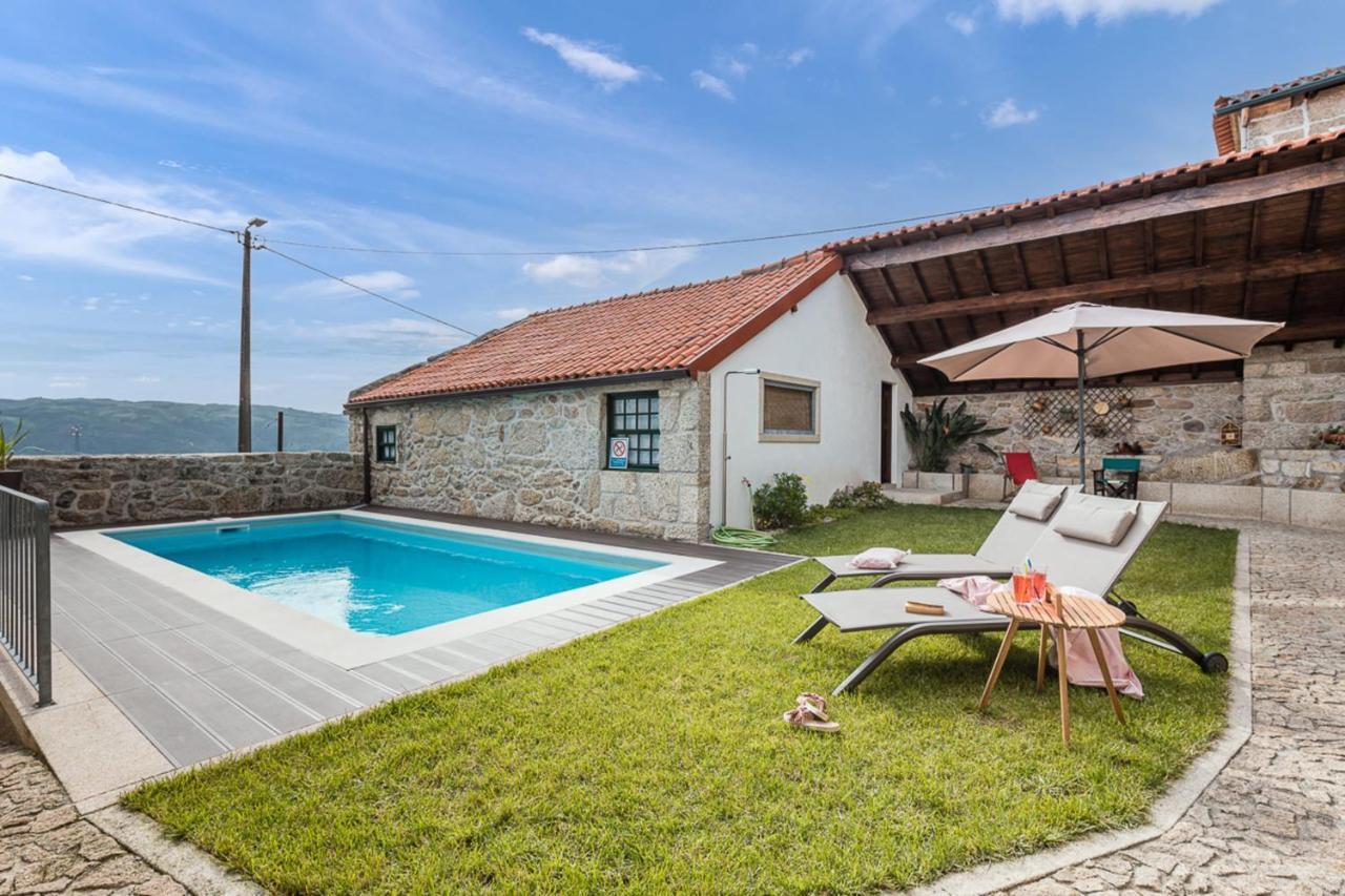 Casa Da Torre - Paraiso No Norte De Portugal Кабесейраш-ди-Башту Экстерьер фото