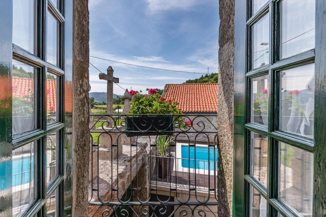 Casa Da Torre - Paraiso No Norte De Portugal Кабесейраш-ди-Башту Экстерьер фото